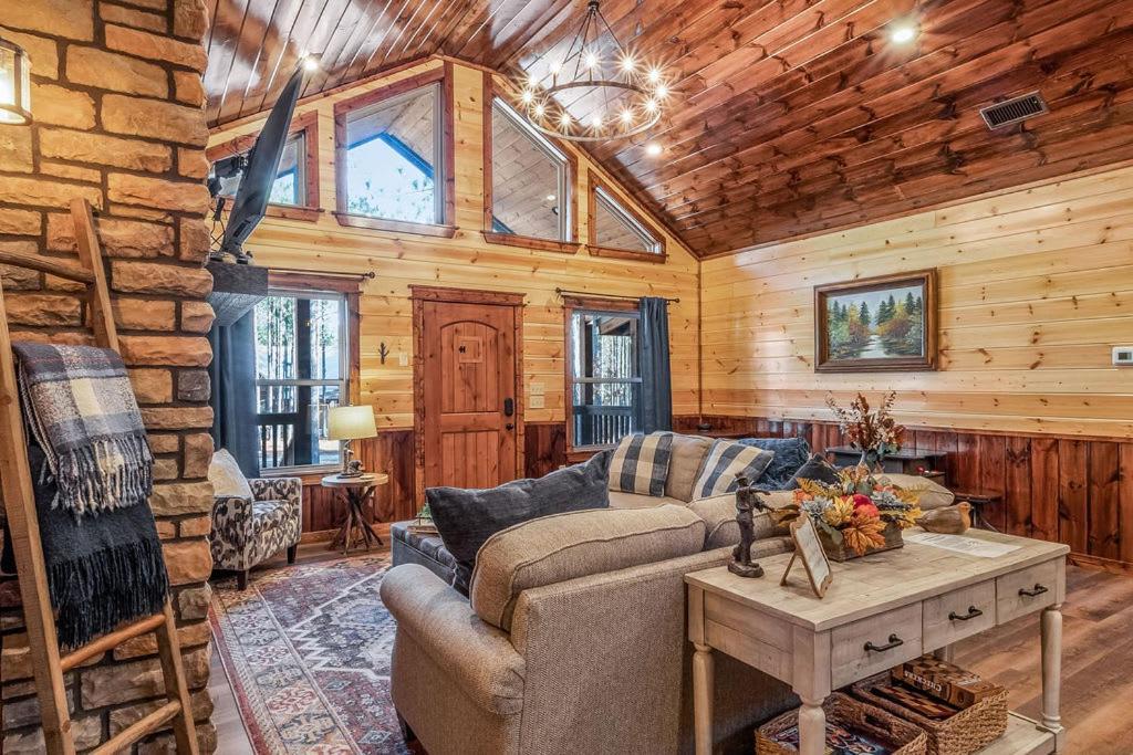 Large Luxury 2Br Cabin W Hot Tub Double Trouble Was Designed For Fun Comfort And Memories Minutes From Buzzling Hochatown And Beautiful Beaver Bend State Park Broken Bow Exterior foto