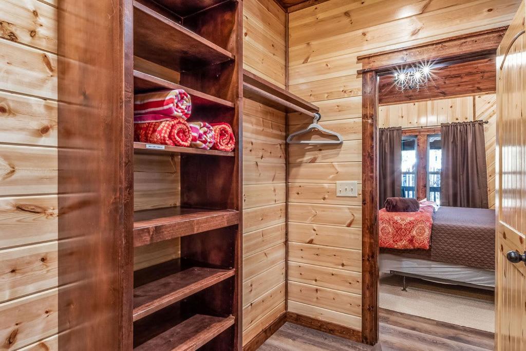 Large Luxury 2Br Cabin W Hot Tub Double Trouble Was Designed For Fun Comfort And Memories Minutes From Buzzling Hochatown And Beautiful Beaver Bend State Park Broken Bow Exterior foto